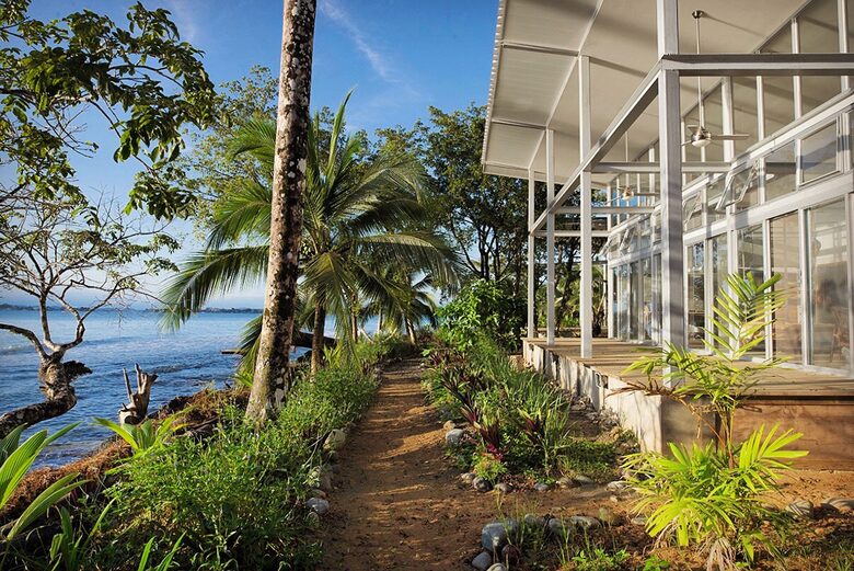 Casa Comunal Beach Front Getaway - Bocas del Toro, Panama