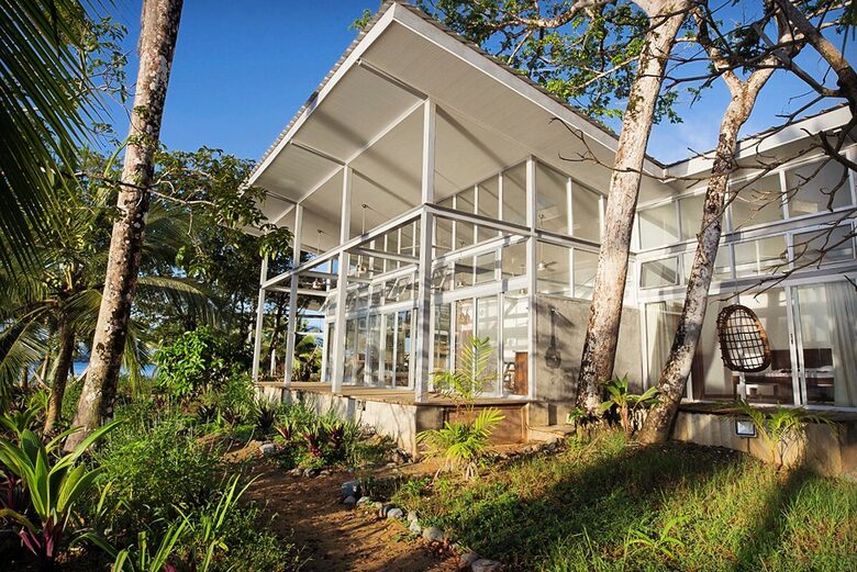 Casa Comunal Beach Front Getaway - Bocas del Toro, Panama