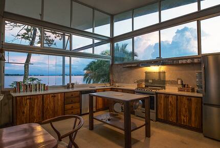 Casa Comunal Beach Front Getaway - Bocas del Toro, Panama