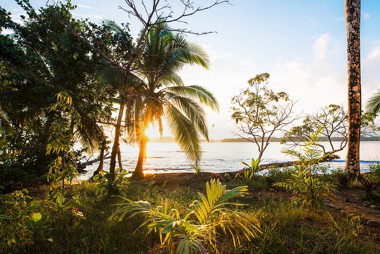 Casa Comunal Beach Front Getaway - Bocas del Toro, Panama