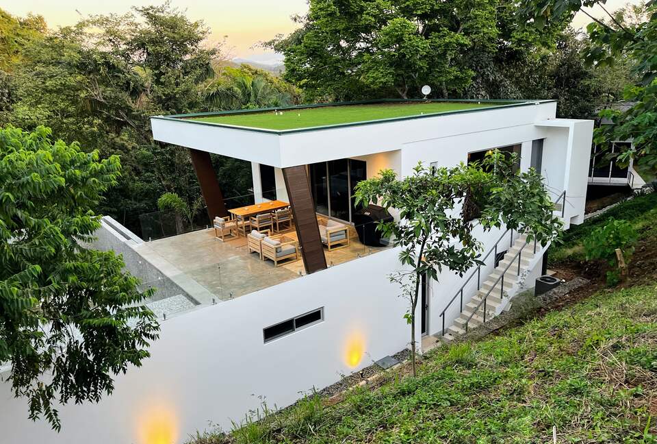 Modern Costa Rica Getaway - Black Beauty, Costa Rica