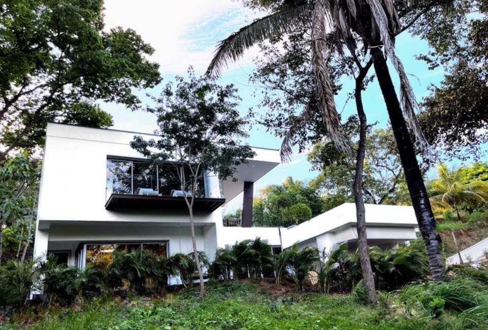 Modern Costa Rica Getaway - Black Beauty, Costa Rica