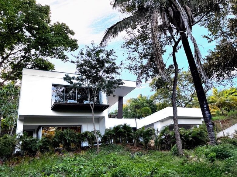 Modern Costa Rica Getaway - Black Beauty, Costa Rica