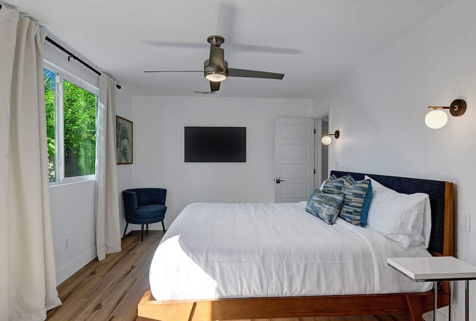 Palm Springs Mid-Century with Pool, Spa, Putting Green - Palm Springs, California