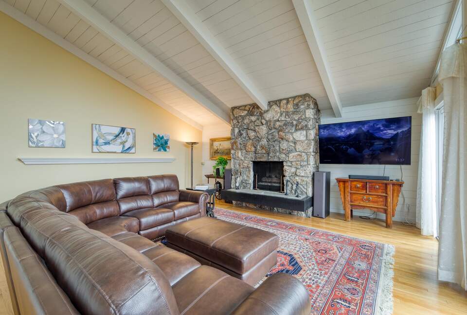 Incredible Hillside Escape with Heated Pool - Santa Rosa, California