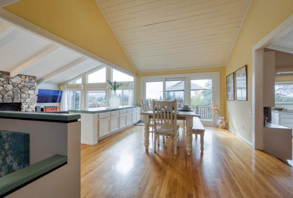 Incredible Hillside Escape with Heated Pool - Santa Rosa, California