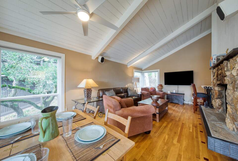 Incredible Hillside Escape with Heated Pool - Santa Rosa, California