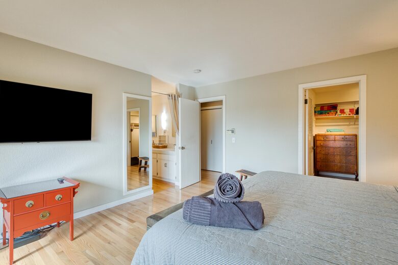 Incredible Hillside Escape with Heated Pool - Santa Rosa, California