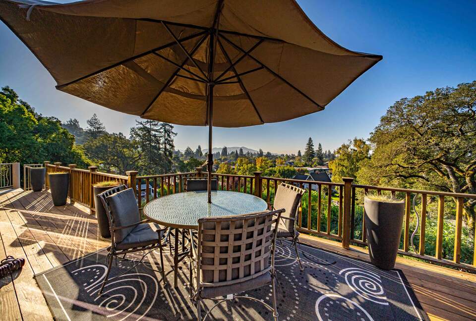 Incredible Hillside Escape with Heated Pool - Santa Rosa, California