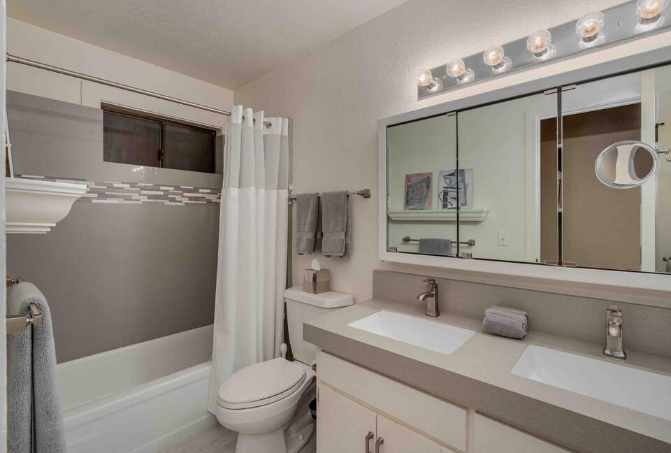 Incredible Hillside Escape with Heated Pool - Santa Rosa, California