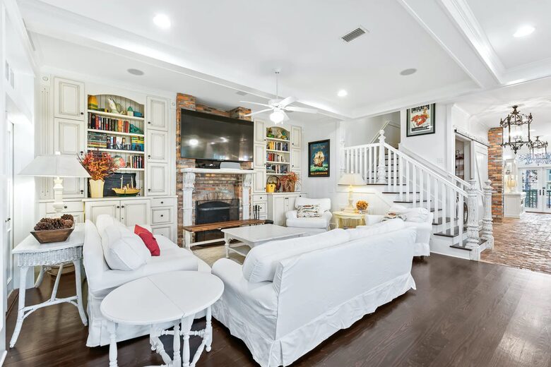 Abundant sofa/chair seating for large groups to visit or TV.