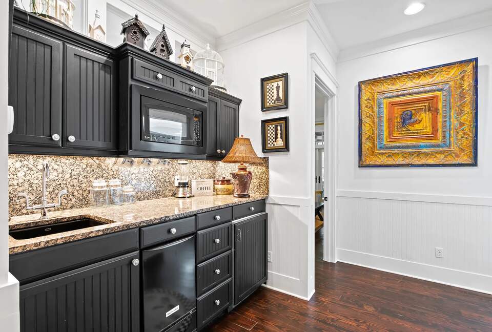 2nd Fl, Wet bar, ice maker, refrig & microwave, coffee bar