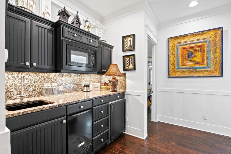 2nd Fl, Wet bar, ice maker, refrig & microwave, coffee bar