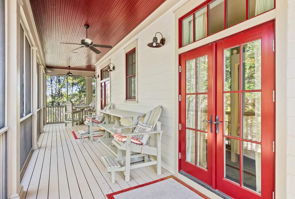 Upstairs front screen 50 ft porch with game table & seating.