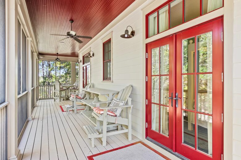 Upstairs front screen 50 ft porch with game table & seating.