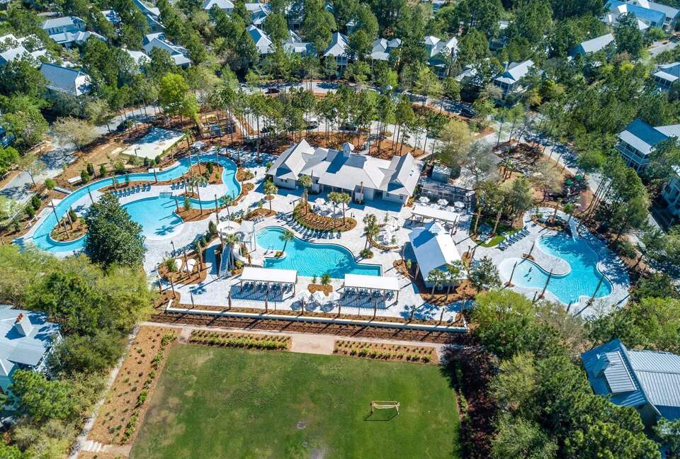 3 Kids Pools. Lazy river, 3 story slide, zero access pool.