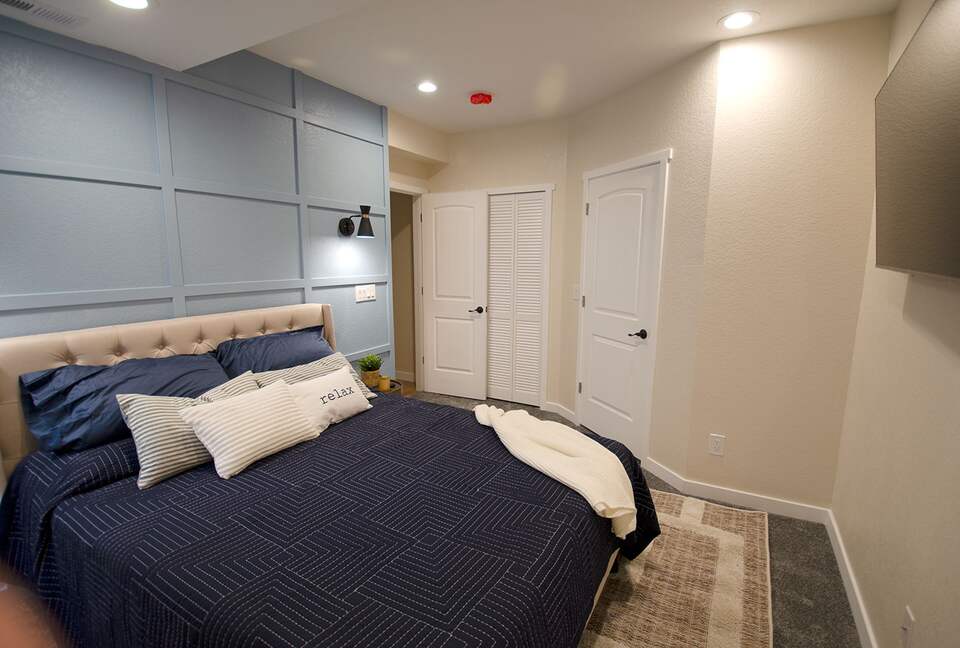 Waterside Retreat with Mountain Views - Thornton, Colorado