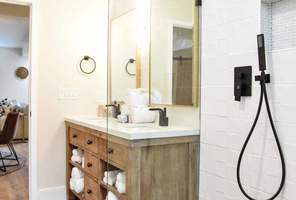 Waterside Retreat with Mountain Views - Thornton, Colorado