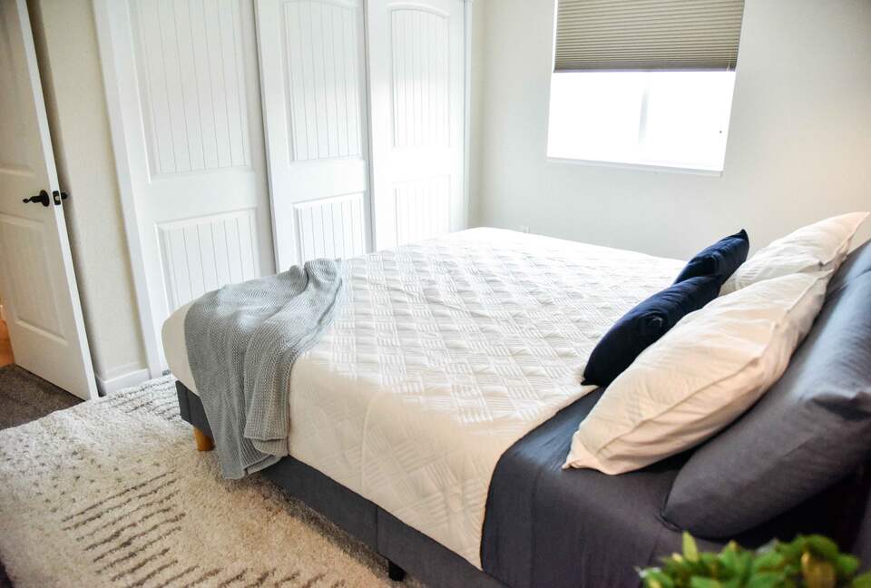 Waterside Retreat with Mountain Views - Thornton, Colorado