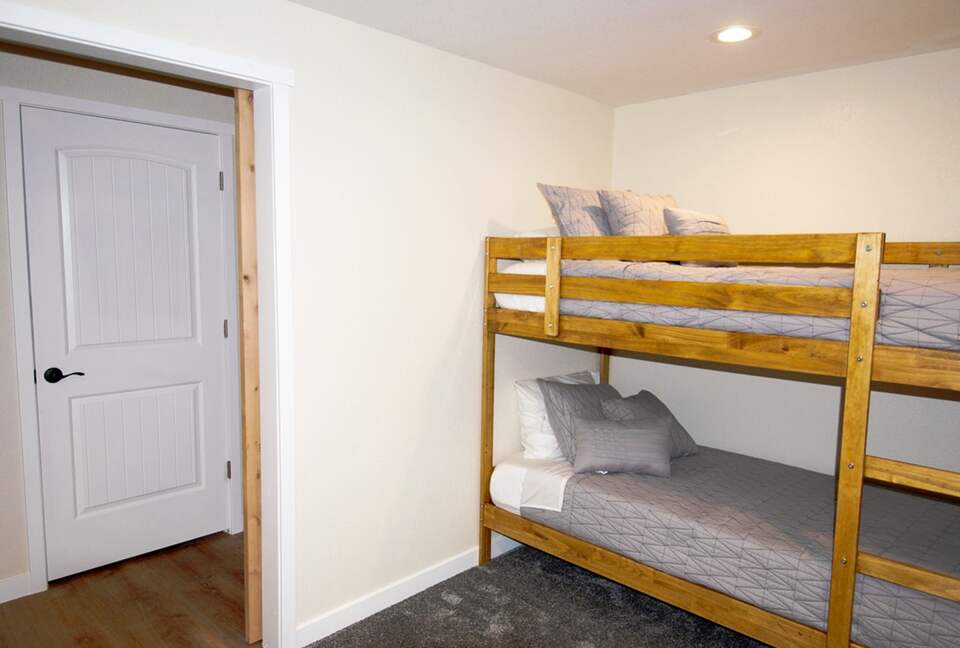 Waterside Retreat with Mountain Views - Thornton, Colorado