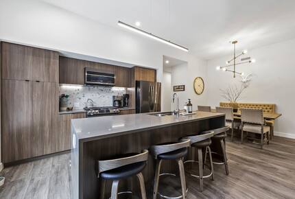 Mid-Mod at Sun Peaks Ski Resort - Sun Peaks, Canada