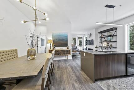 Mid-Mod at Sun Peaks Ski Resort - Sun Peaks, Canada