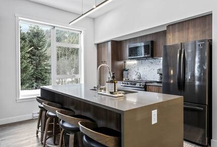 Mid-Mod at Sun Peaks Ski Resort - Sun Peaks, Canada