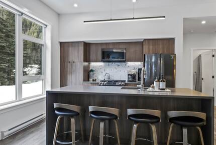 Mid-Mod at Sun Peaks Ski Resort - Sun Peaks, Canada