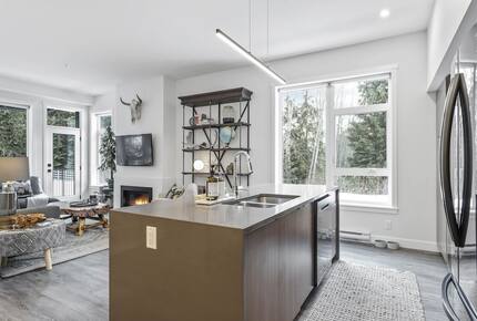 Mid-Mod at Sun Peaks Ski Resort - Sun Peaks, Canada