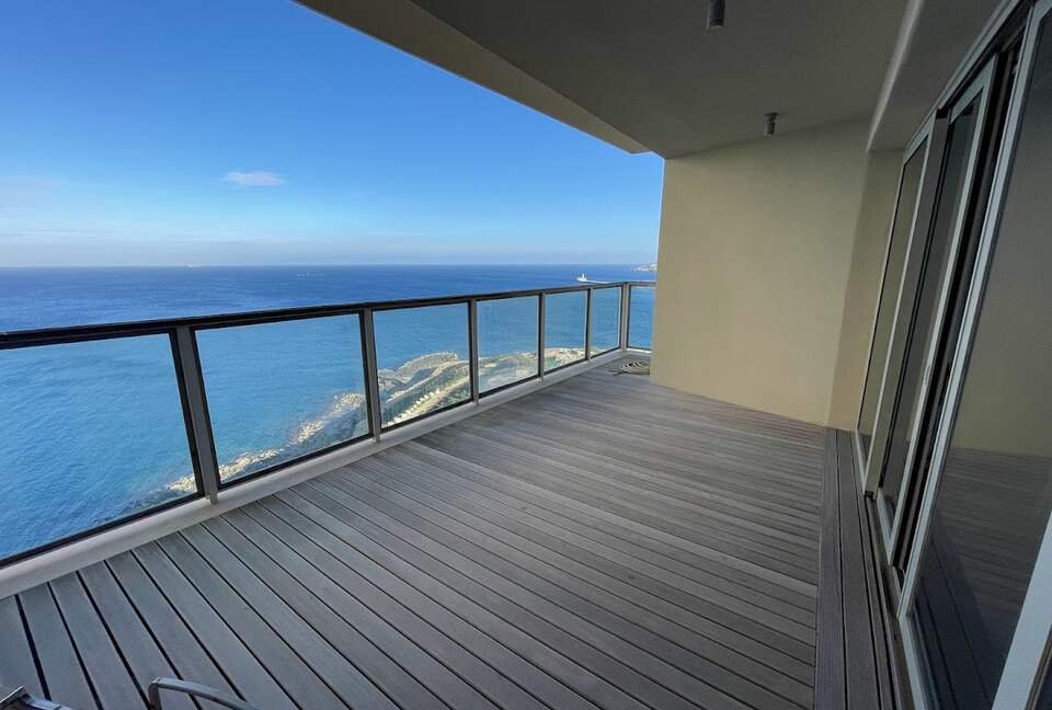 Luxury Seafront Penthouse Valletta - Sliema, Malta