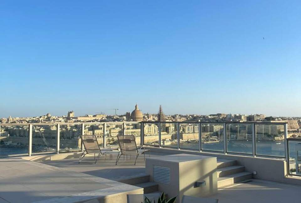 Luxury Seafront Penthouse Valletta - Sliema, Malta