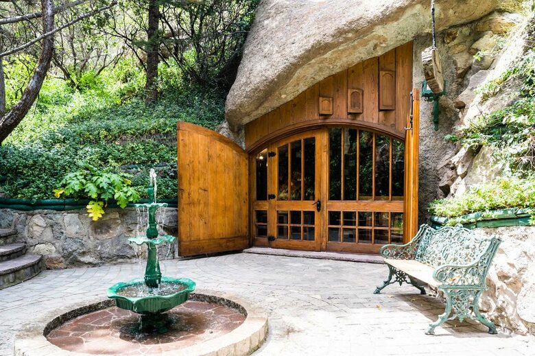 Chile Chalet with Private Pool, Gardens, and Tennis Court - Lo Barnechea, Chile