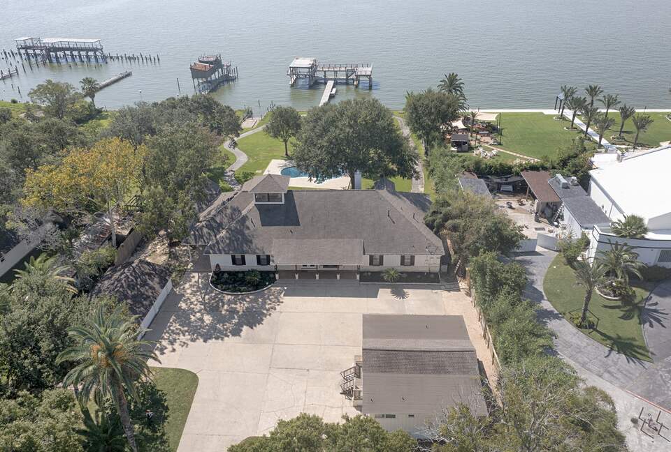 Luxury Waterfront Pelican Bay Estate - Seabrook, Texas