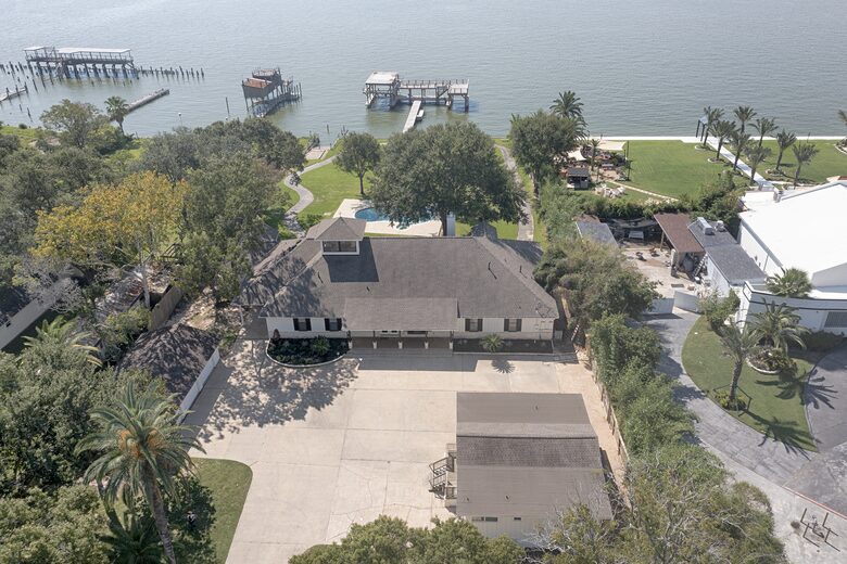 Luxury Waterfront Pelican Bay Estate - Seabrook, Texas