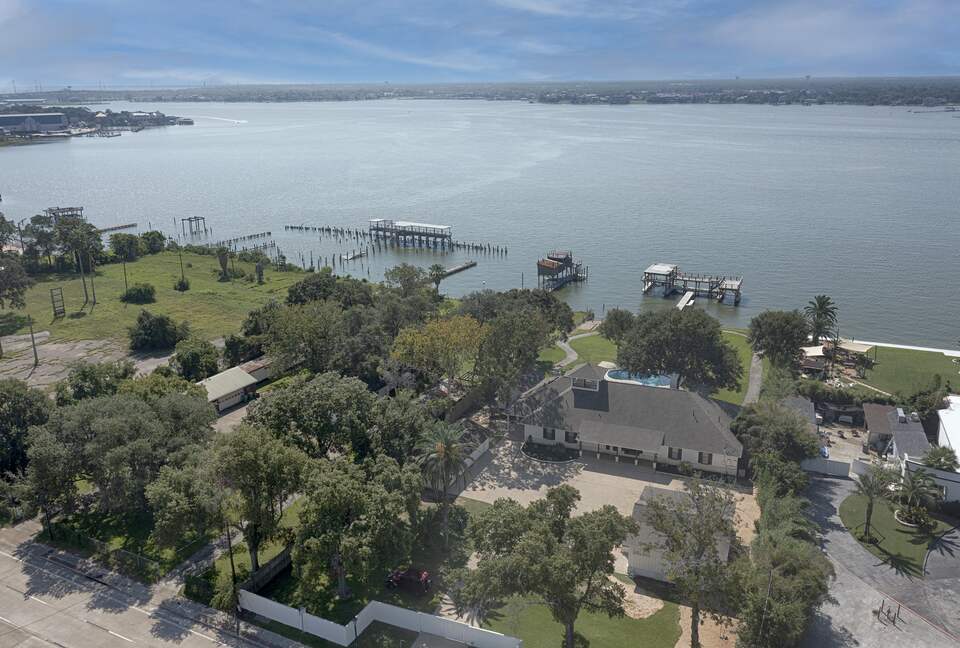 Luxury Waterfront Pelican Bay Estate - Seabrook, Texas