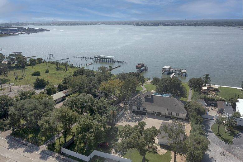 Luxury Waterfront Pelican Bay Estate - Seabrook, Texas