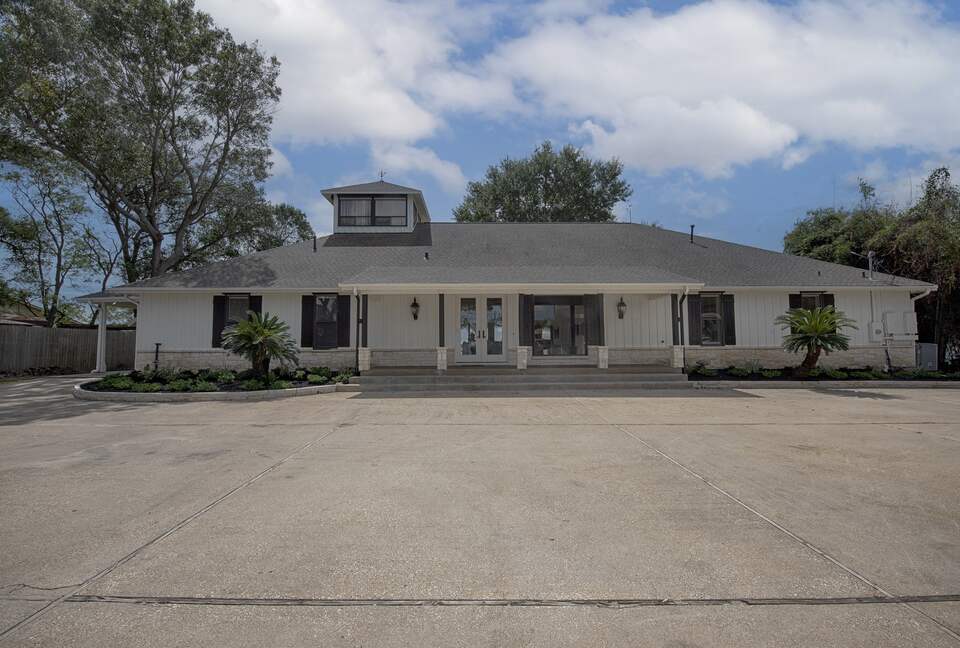 Luxury Waterfront Pelican Bay Estate - Seabrook, Texas
