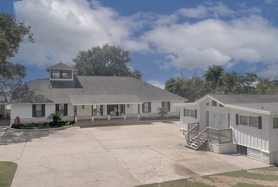 Luxury Waterfront Pelican Bay Estate - Seabrook, Texas