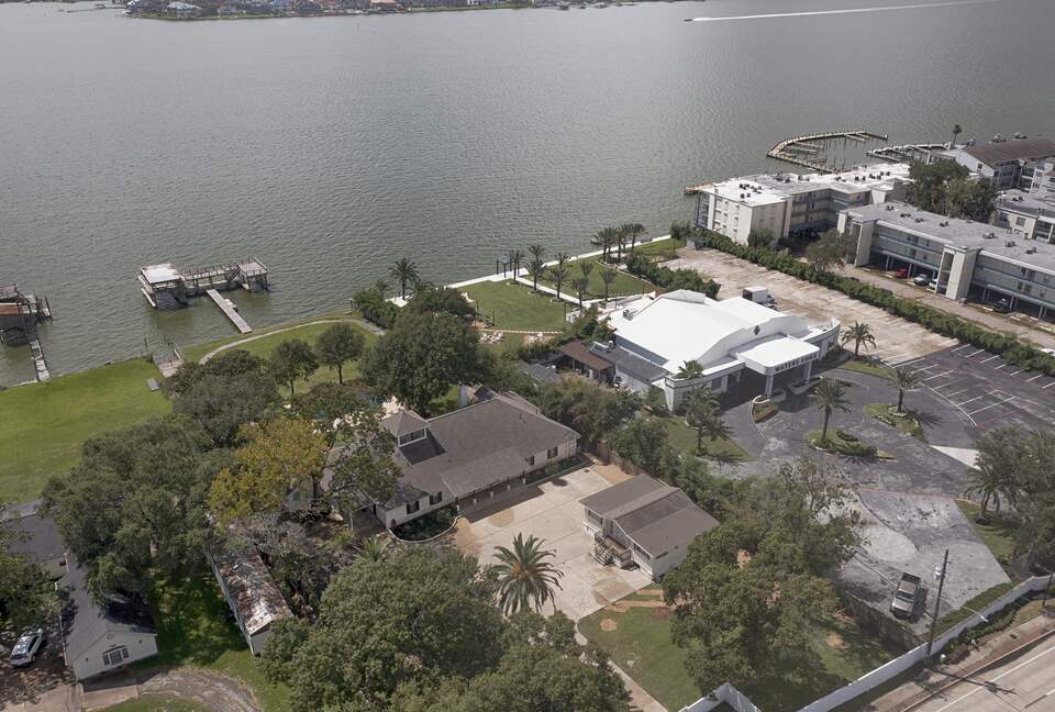 Luxury Waterfront Pelican Bay Estate - Seabrook, Texas