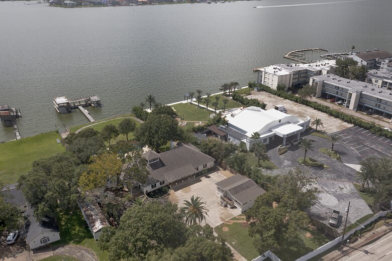 Luxury Waterfront Pelican Bay Estate - Seabrook, Texas