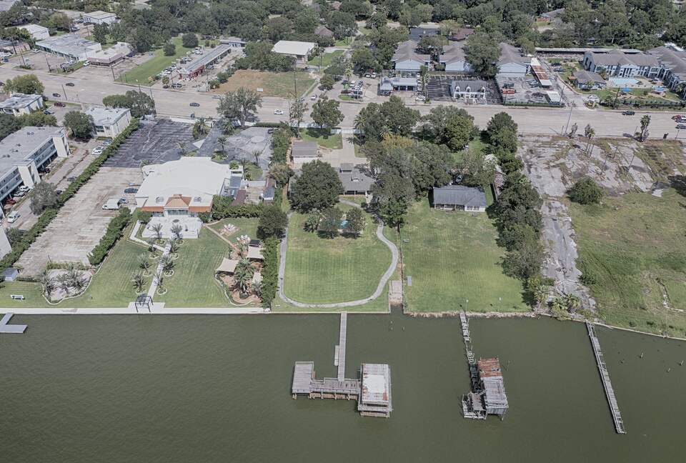 Luxury Waterfront Pelican Bay Estate - Seabrook, Texas