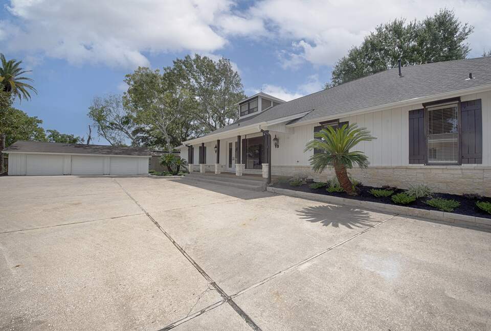 Luxury Waterfront Pelican Bay Estate - Seabrook, Texas