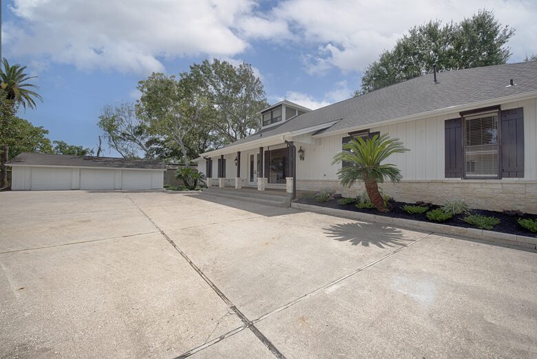 Luxury Waterfront Pelican Bay Estate - Seabrook, Texas