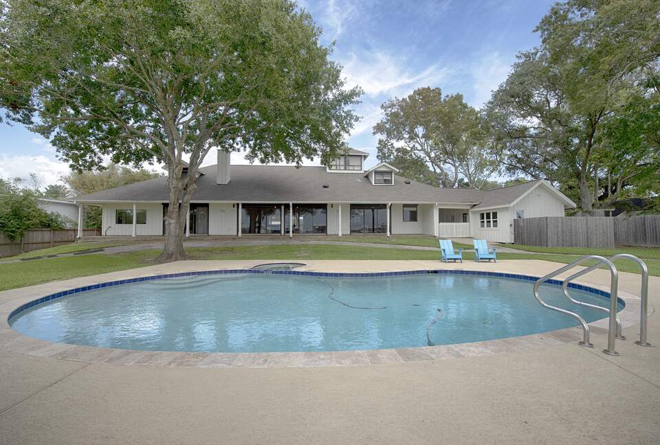 Luxury Waterfront Pelican Bay Estate - Seabrook, Texas