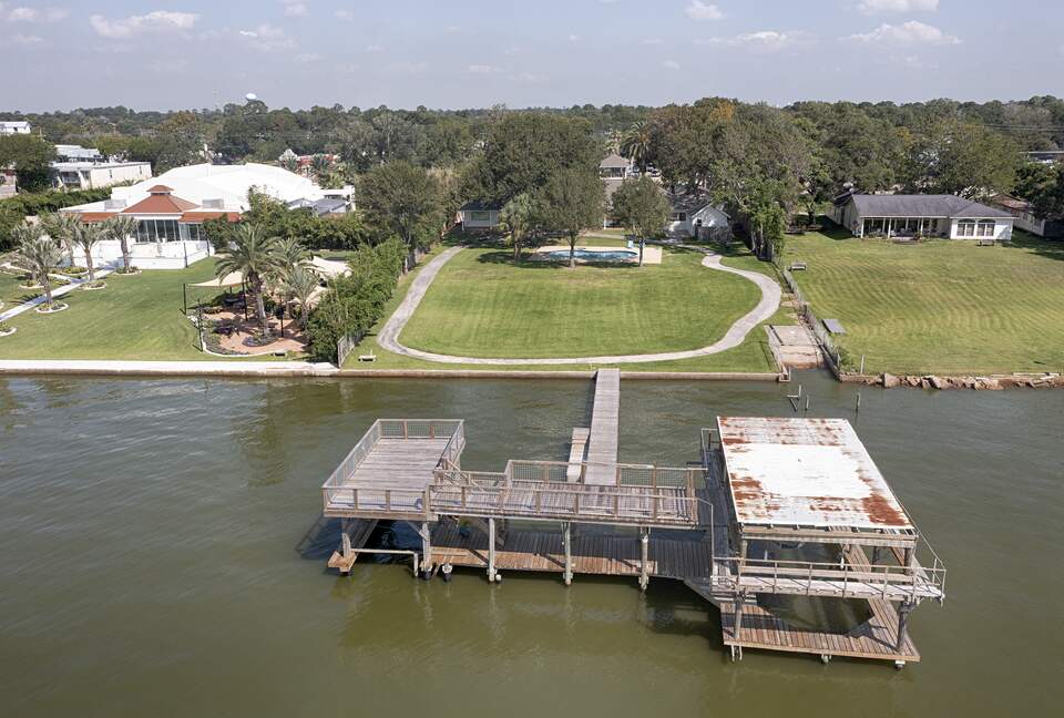 Luxury Waterfront Pelican Bay Estate - Seabrook, Texas