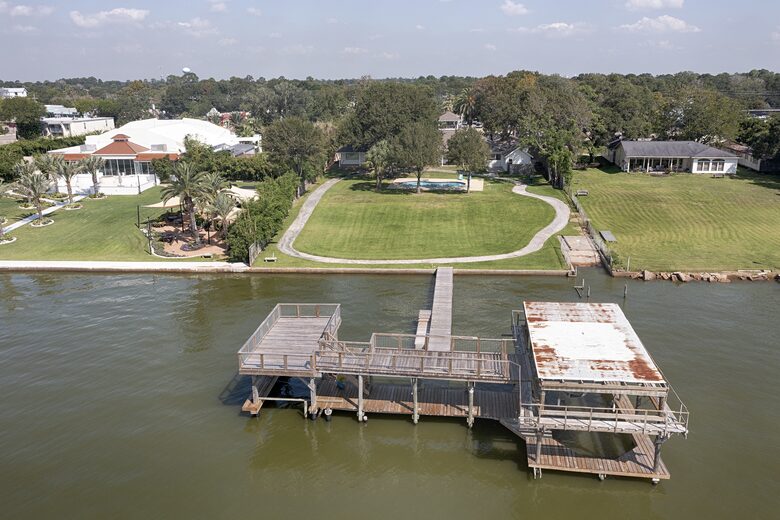 Luxury Waterfront Pelican Bay Estate - Seabrook, Texas