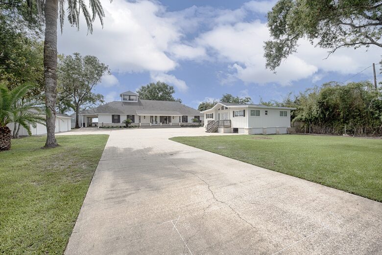 Luxury Waterfront Pelican Bay Estate - Seabrook, Texas
