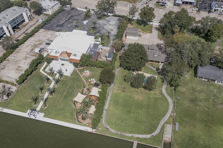 Luxury Waterfront Pelican Bay Estate - Seabrook, Texas