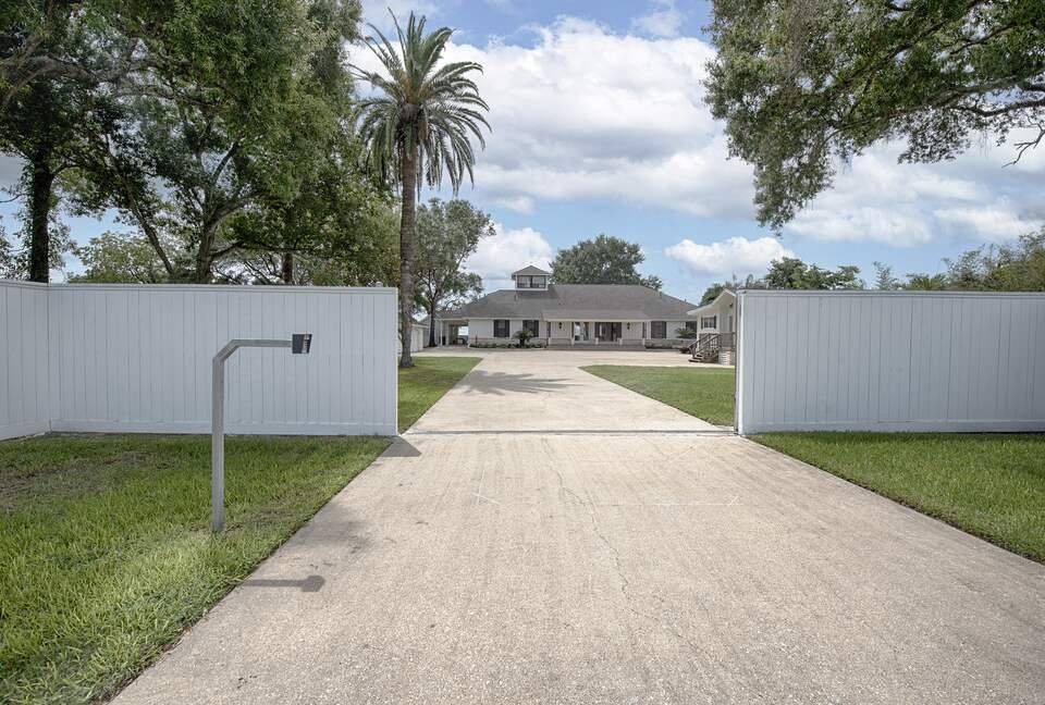 Luxury Waterfront Pelican Bay Estate - Seabrook, Texas