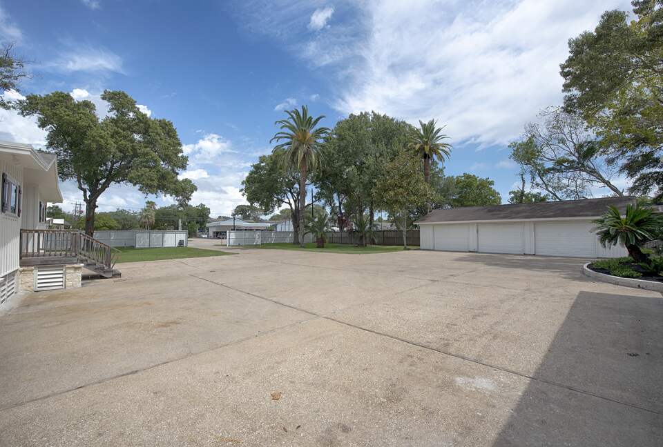 Luxury Waterfront Pelican Bay Estate - Seabrook, Texas